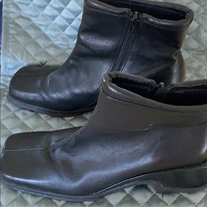 Kenneth Cole Reaction booties
